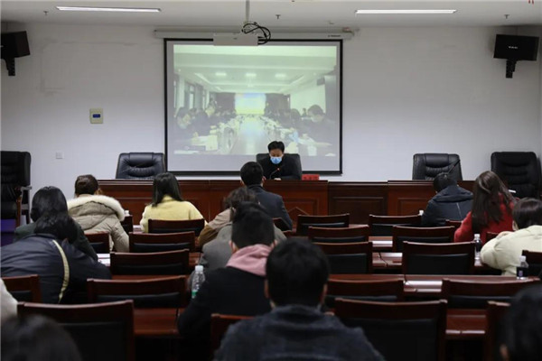 城投集团组织员工视频学习《继续强化党的建设》