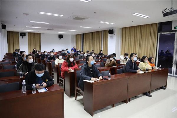城投集团组织员工视频学习《继续强化党的建设》