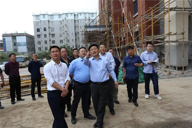 “五一”期间高唤虎带队巡查重点项目建设