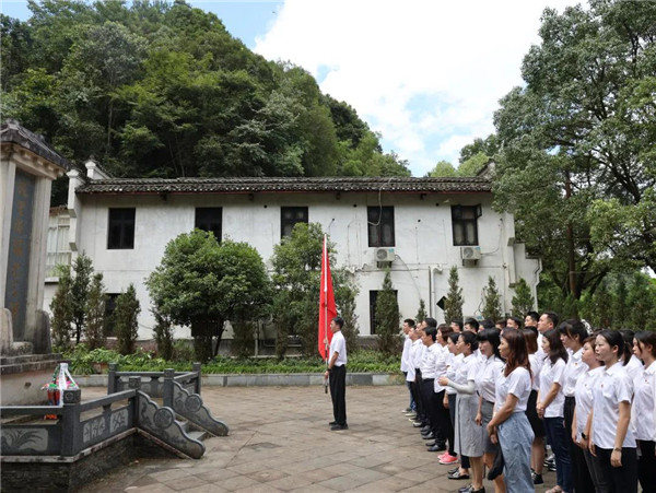 城投集团开展“重温红色记忆 牢记初心使命” 主题教育活动