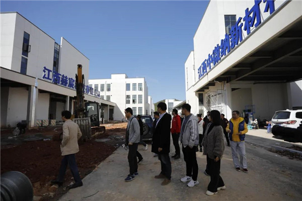 记者节：媒体聚焦昌南新区、城投集团重点项目建设工地